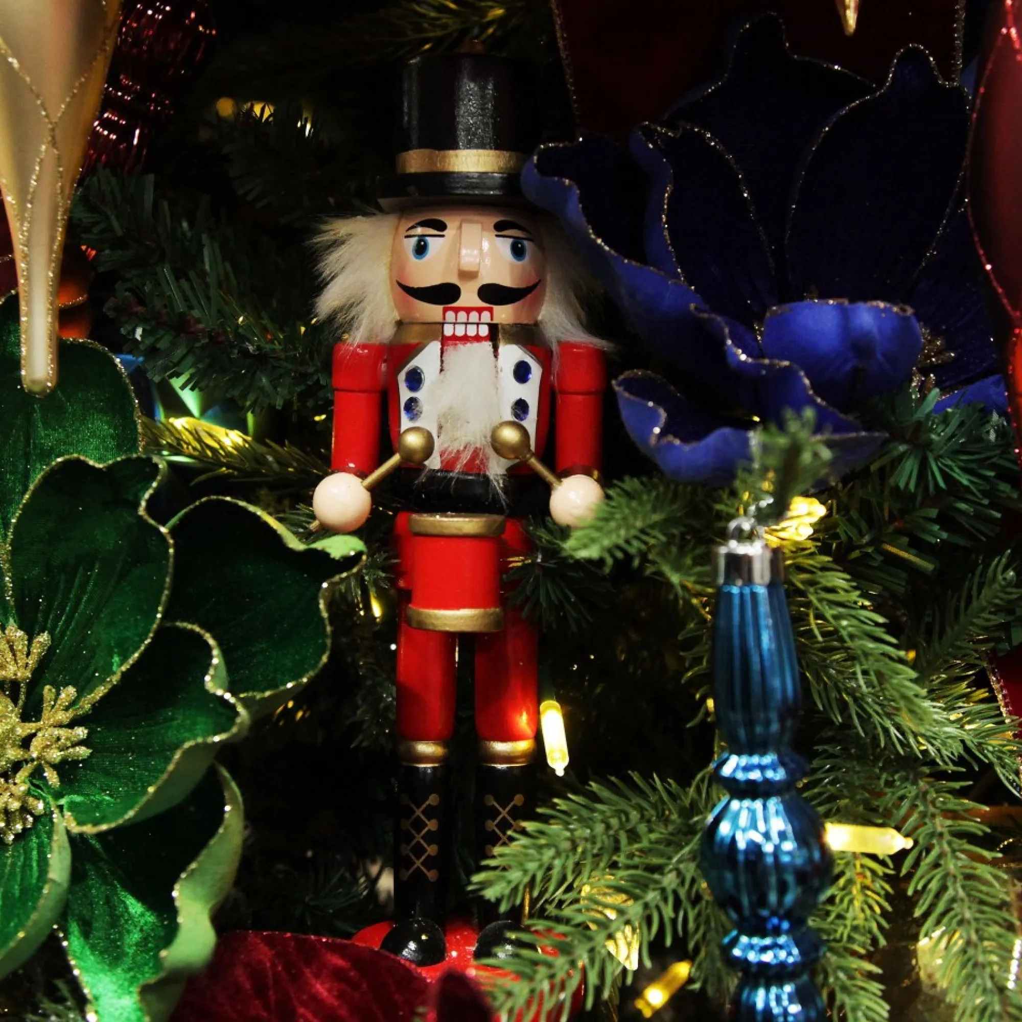 Traditional Christmas Wooden Nutcracker Soldier Ornament with Drums - Medium Cheap